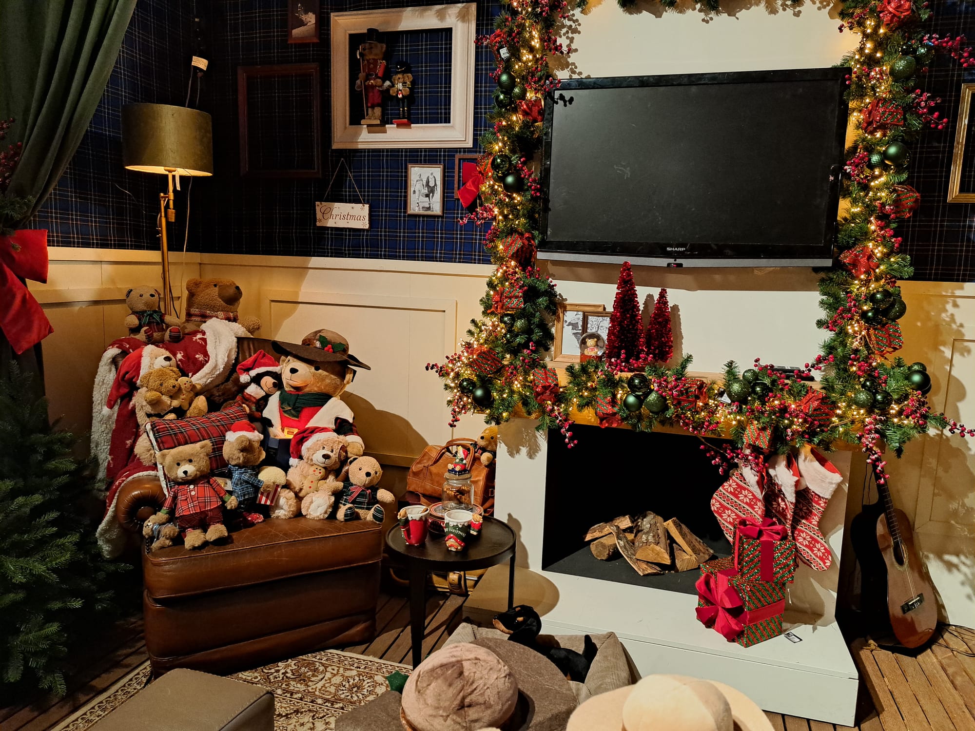 We have a Christmas show winner... (gallery)